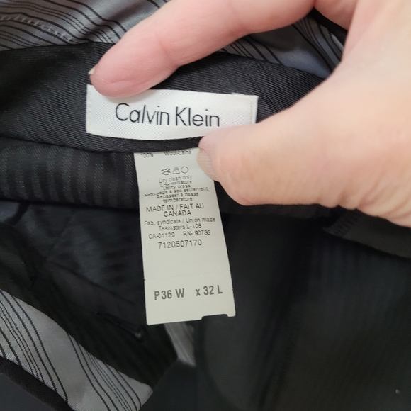 Men's Calvin Klein 2 piece suit - Picture 7 of 9